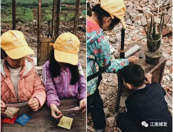 △ 學(xué)生仔細(xì)端詳已經(jīng)不再使用的各種紙質(zhì)老證件 △ 觀展學(xué)生對(duì)播放的聲音場(chǎng)特別好奇，蹲下認(rèn)真?zhèn)榷鷥A聽(tīng)